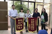 這兩面錦旗的背后，是對“群眾利益無小事”的堅守